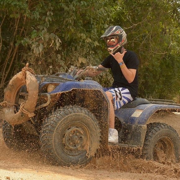 Med Apparel, HighEnd Threads, Fresh Kicks, Cards. - Picture 4 of 7